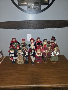 Lot Of 20 Vintage Christmas Carolers